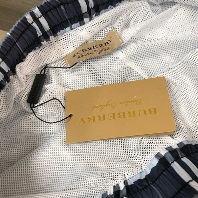 Quần short gió Burberry BBR Xánh than kẻ sọc nhỏ Like Auth VTN