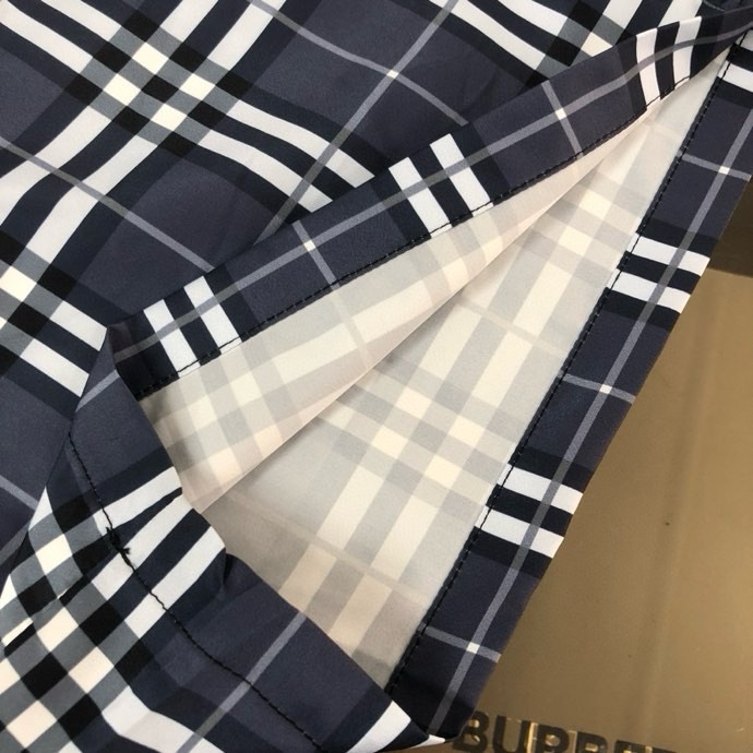 Quần short gió Burberry BBR Xánh than kẻ sọc nhỏ Like Auth VTN