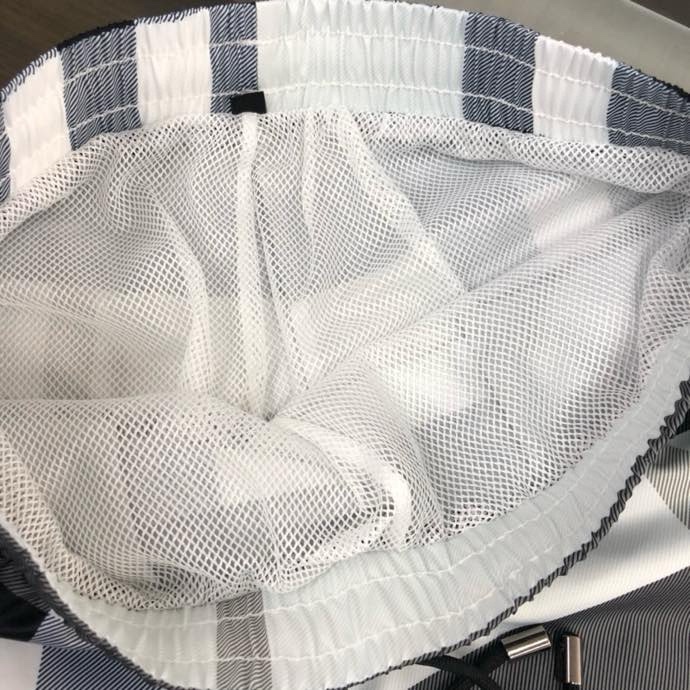 Quần short gió Burberry BBR Xanh rêu kẻ sọc Xám to Like Auth VTN