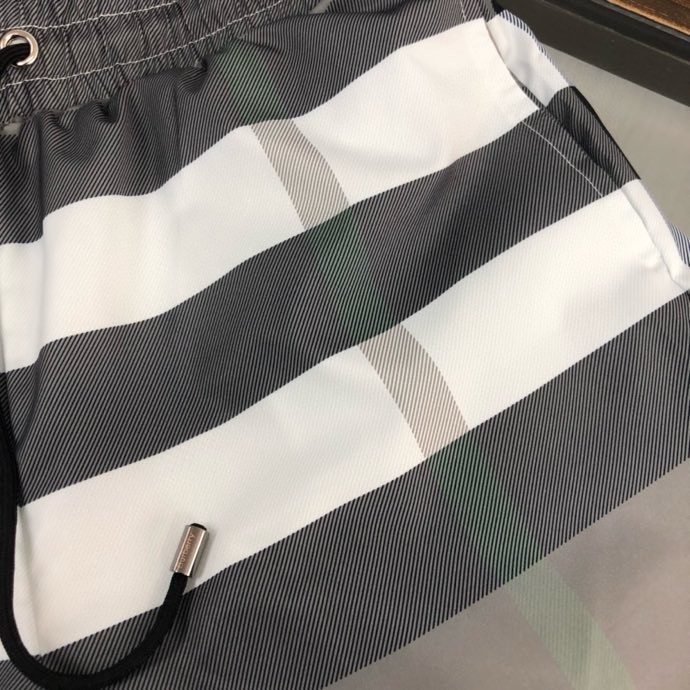 Quần short gió Burberry BBR Xanh rêu kẻ sọc Xám to Like Auth VTN