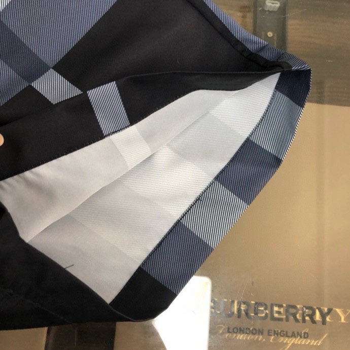 Quần short gió Burberry BBR Xanh kẻ sọc Xám to Like Auth VTN