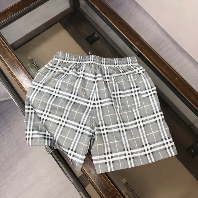 Quần short gió Burberry BBR Xám nhạt kẻ sọc nhỏ Like Auth VTN