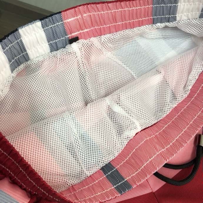 Quần short gió Burberry BBR Đỏ kẻ sọc Xám to Like Auth VTN