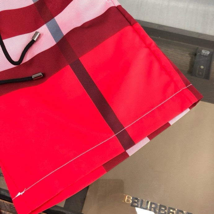 Quần short gió Burberry BBR Đỏ kẻ sọc Xám to Like Auth VTN