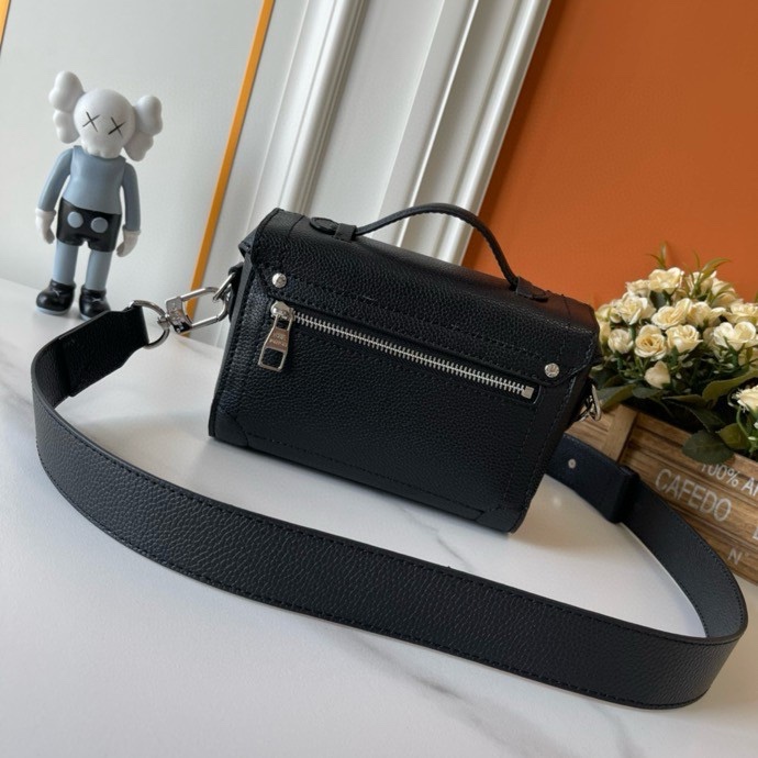 Túi vuông đeo chéo, cầm tay Louis Vuitton LV Đen trơn phối khóa kim loại Like Auth fullbox VTN