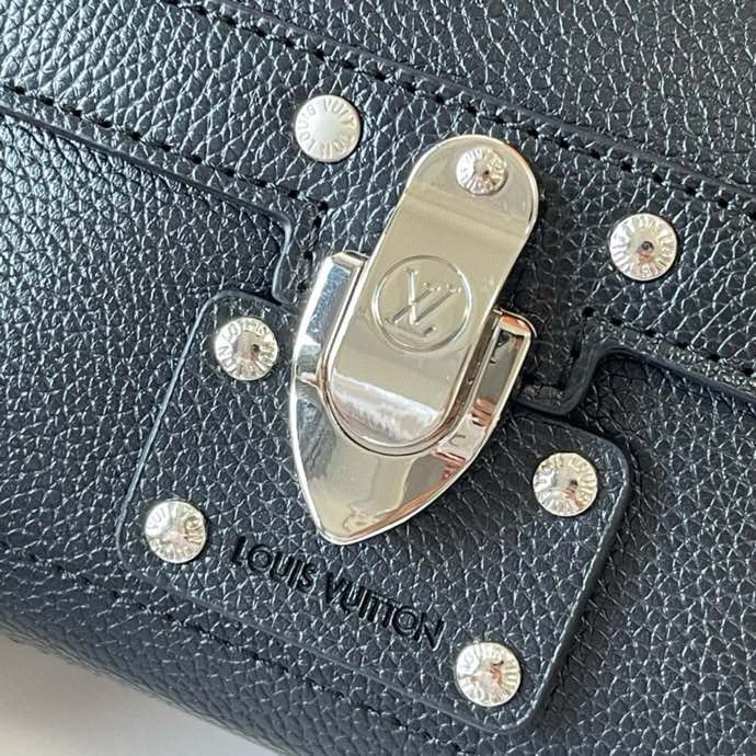 Túi vuông đeo chéo, cầm tay Louis Vuitton LV Đen trơn phối khóa kim loại Like Auth fullbox VTN
