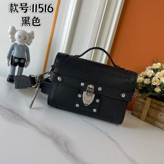 Túi vuông đeo chéo, cầm tay Louis Vuitton LV Đen trơn phối khóa kim loại Like Auth fullbox VTN