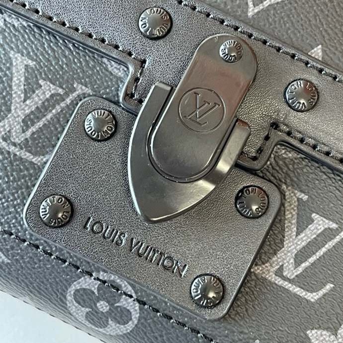 Túi vuông đeo chéo, cầm tay Louis Vuitton LV Đen họa tiết hoa vân logo phối khóa viền kim loại Like Auth fullbox VT