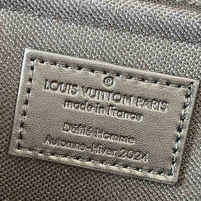 Túi vuông đeo chéo, cầm tay Louis Vuitton LV Đen họa tiết hoa vân logo phối khóa viền kim loại Like Auth fullbox VT