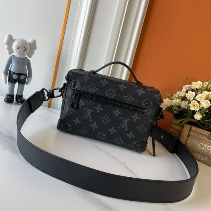 Túi vuông đeo chéo, cầm tay Louis Vuitton LV Đen họa tiết hoa vân logo phối khóa viền kim loại Like Auth fullbox VT