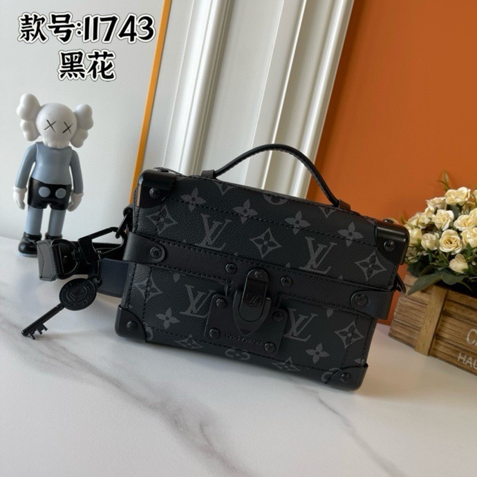 Túi vuông đeo chéo, cầm tay Louis Vuitton LV Đen họa tiết hoa vân logo phối khóa viền kim loại Like Auth fullbox VT