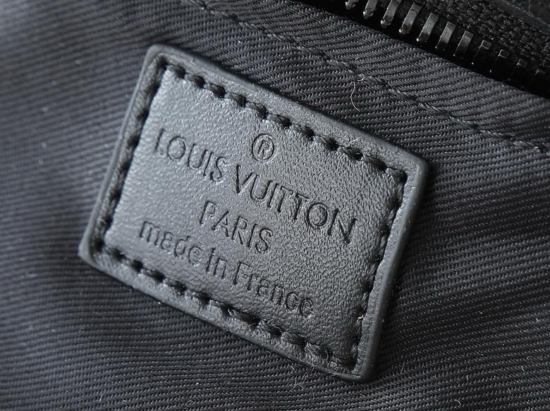 Túi hộp vuông đeo chéo Louis Vuitton LV Đen sần họa tiết hoa vân logo LV dập chìm phối xích Like Auth VTN