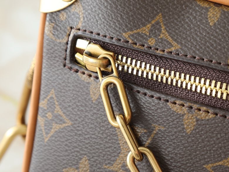 Túi hộp vuông đeo chéo Louis Vuitton LV Nâu nhạt họa tiết hoa vân logo LV phối xích Like Auth VTN