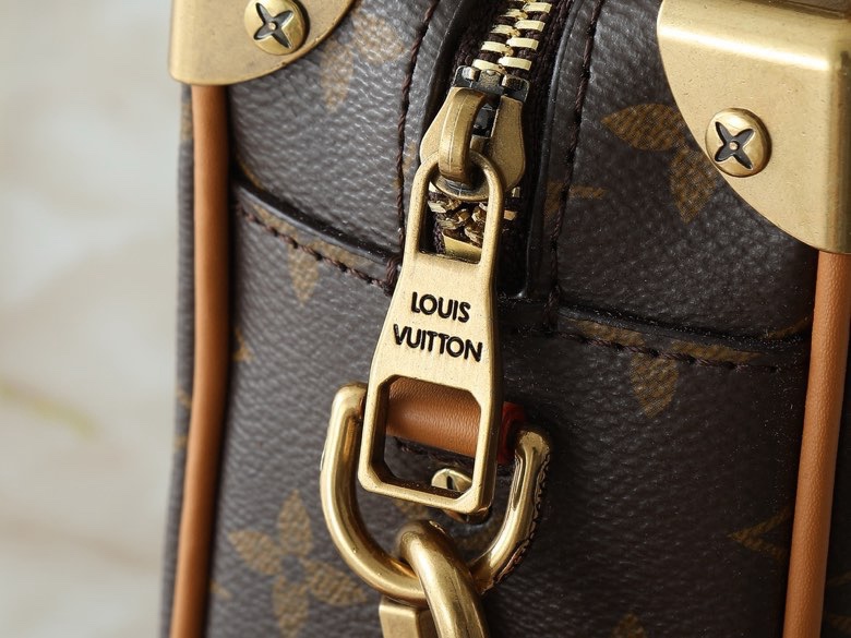 Túi hộp vuông đeo chéo Louis Vuitton LV Nâu nhạt họa tiết hoa vân logo LV phối xích Like Auth VTN