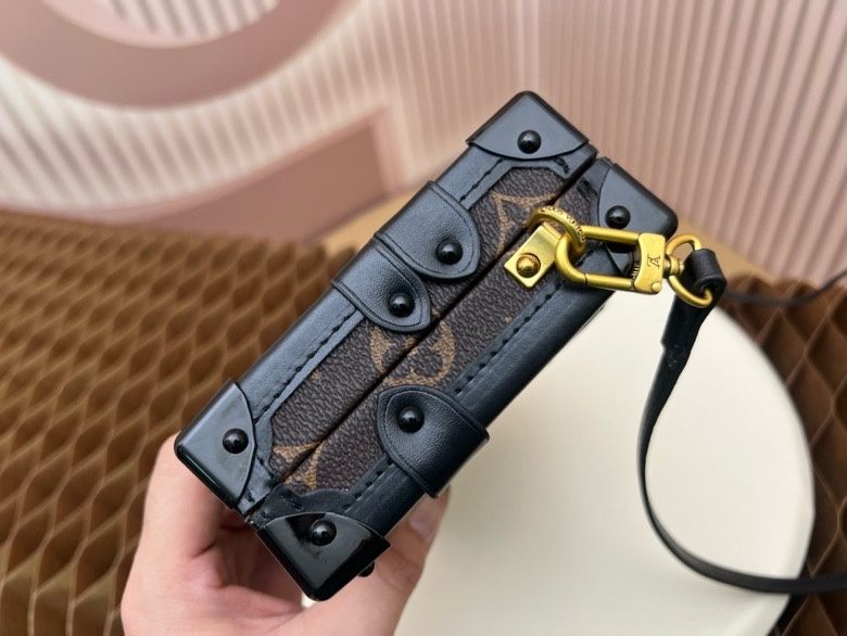 Túi vuông đeo chéo Louis Vuitton LV Nâu họa tiết hoa vân logo phối khóa Vàng Like Auth fullbox VTN