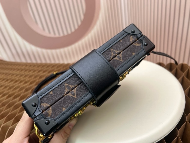 Túi vuông đeo chéo Louis Vuitton LV Nâu họa tiết hoa vân logo phối khóa Vàng Like Auth fullbox VTN