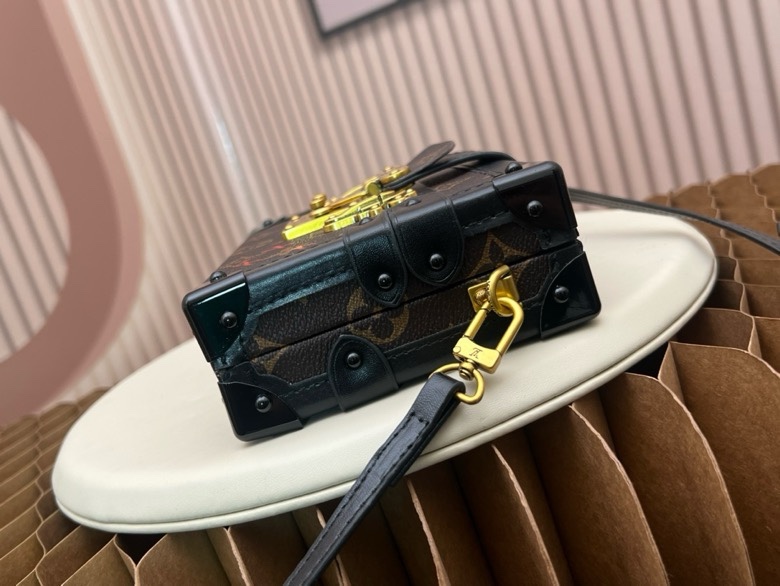Túi vuông đeo chéo Louis Vuitton LV Nâu họa tiết hoa vân logo phối khóa Vàng Like Auth fullbox VTN