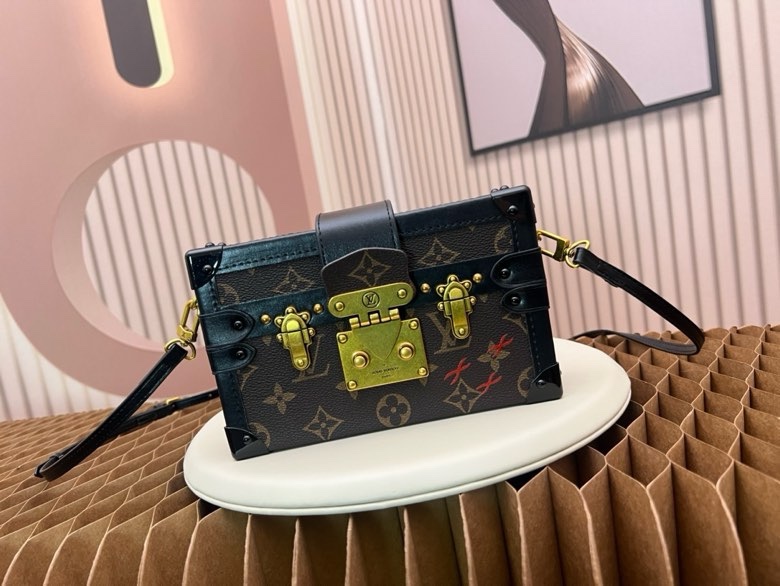 Túi vuông đeo chéo Louis Vuitton LV Nâu họa tiết hoa vân logo phối khóa Vàng Like Auth fullbox VTN