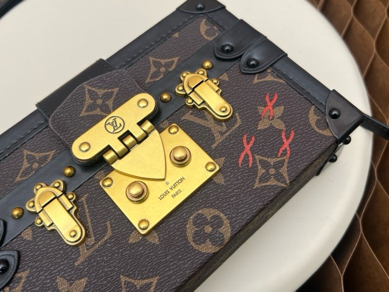 Túi vuông đeo chéo Louis Vuitton LV Nâu họa tiết hoa vân logo phối khóa Vàng Like Auth fullbox VTN