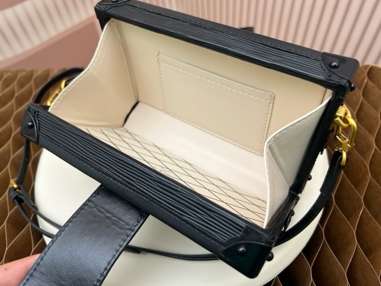 Túi vuông đeo chéo Louis Vuitton LV Đen phối khóa Vàng Like Auth fullbox VTN