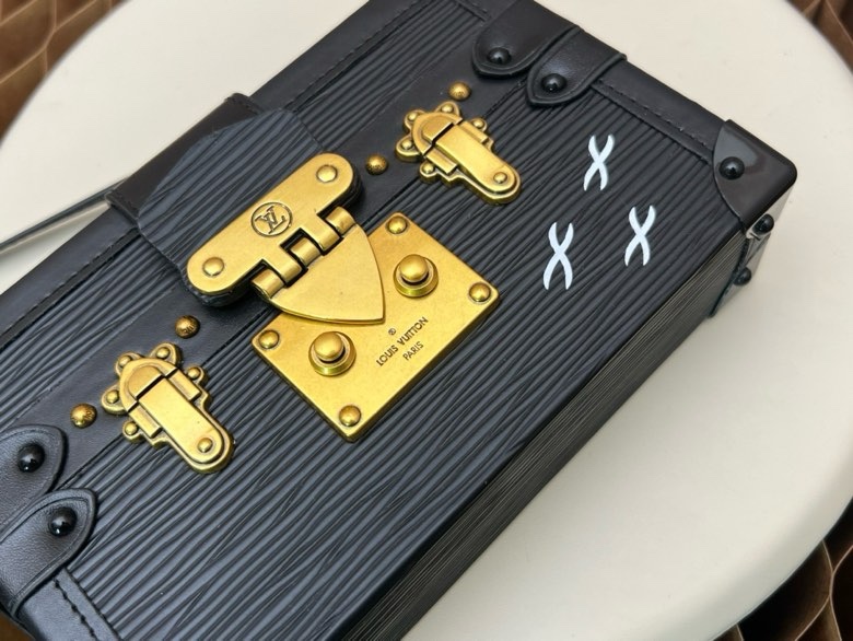 Túi vuông đeo chéo Louis Vuitton LV Đen phối khóa Vàng Like Auth fullbox VTN