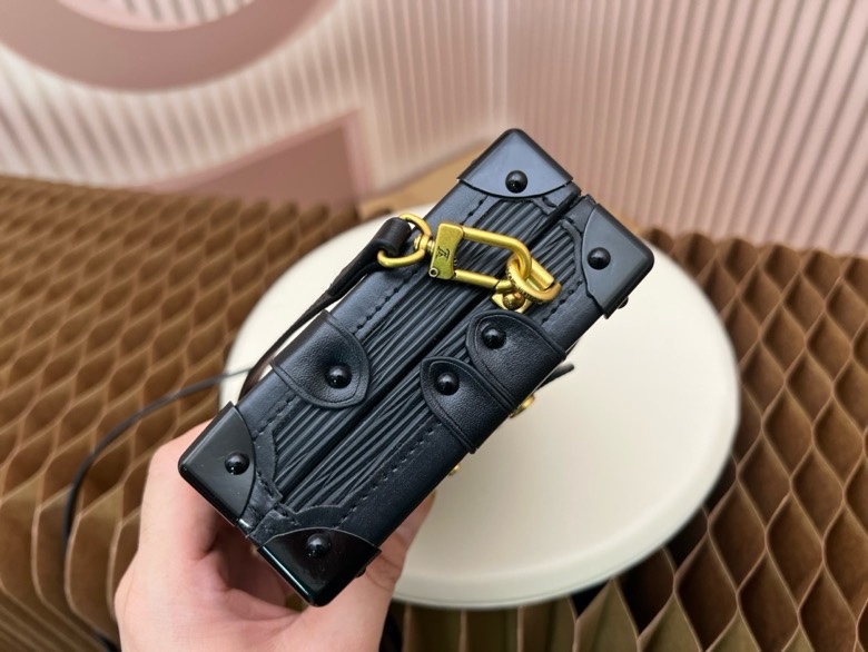 Túi vuông đeo chéo Louis Vuitton LV Đen phối khóa Vàng Like Auth fullbox VTN