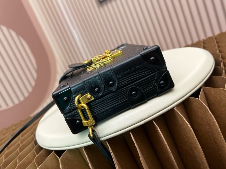 Túi vuông đeo chéo Louis Vuitton LV Đen phối khóa Vàng Like Auth fullbox VTN