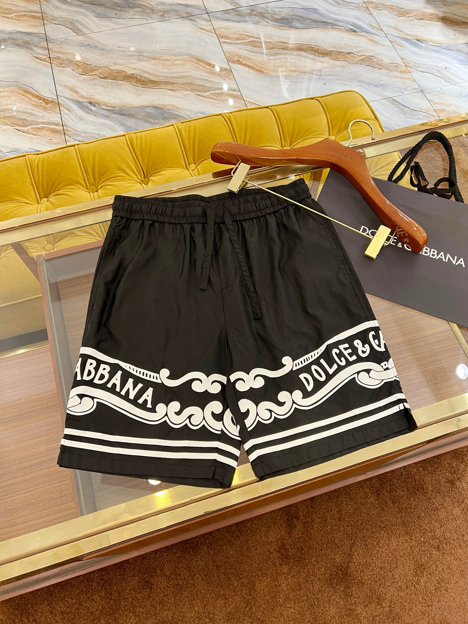 Bộ, set hè Dolce Gabbana DG Đen logo kẻ viền Trắng Like Auth VTN