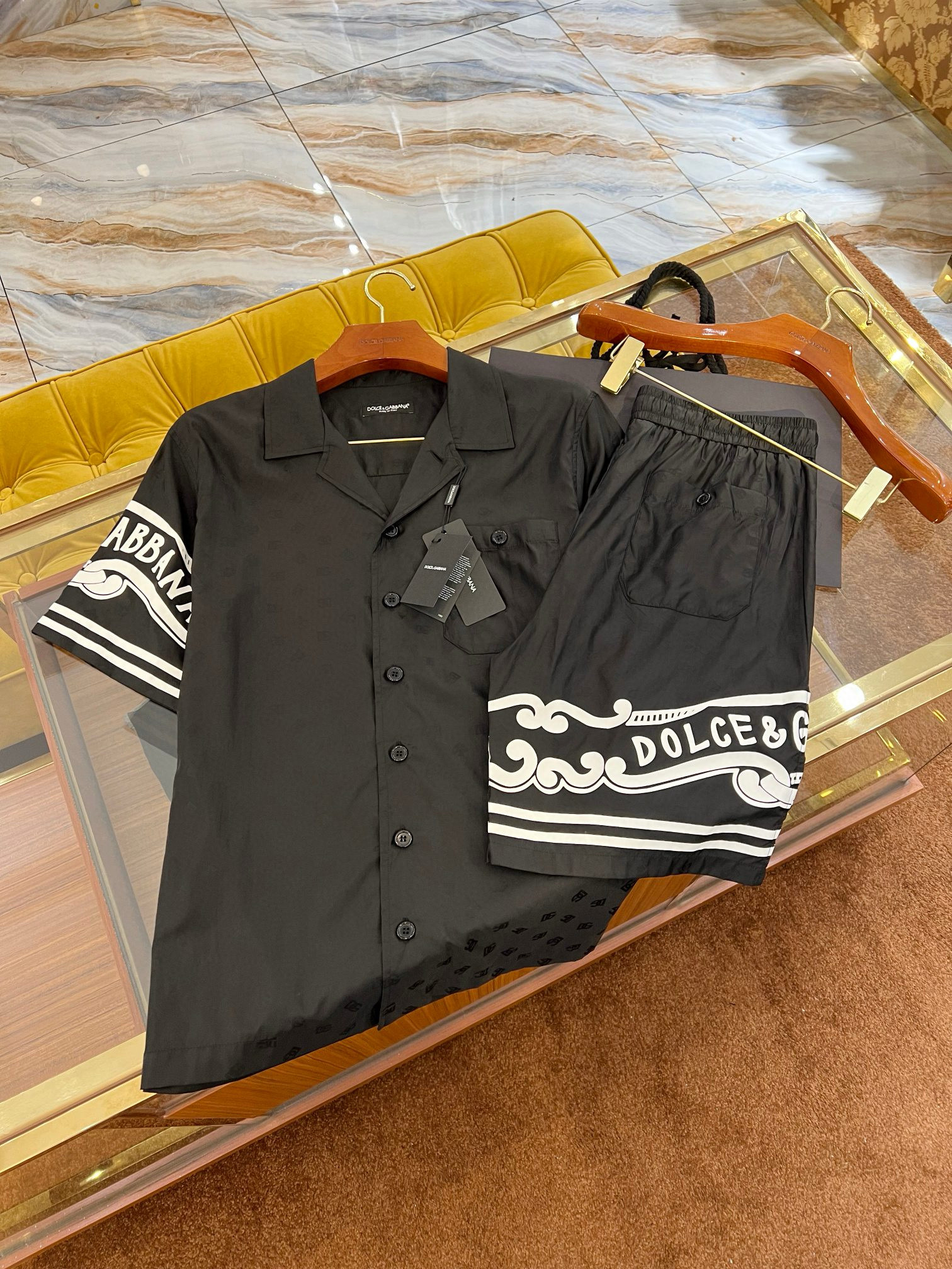 Bộ, set hè Dolce Gabbana DG Đen logo kẻ viền Trắng Like Auth VTN