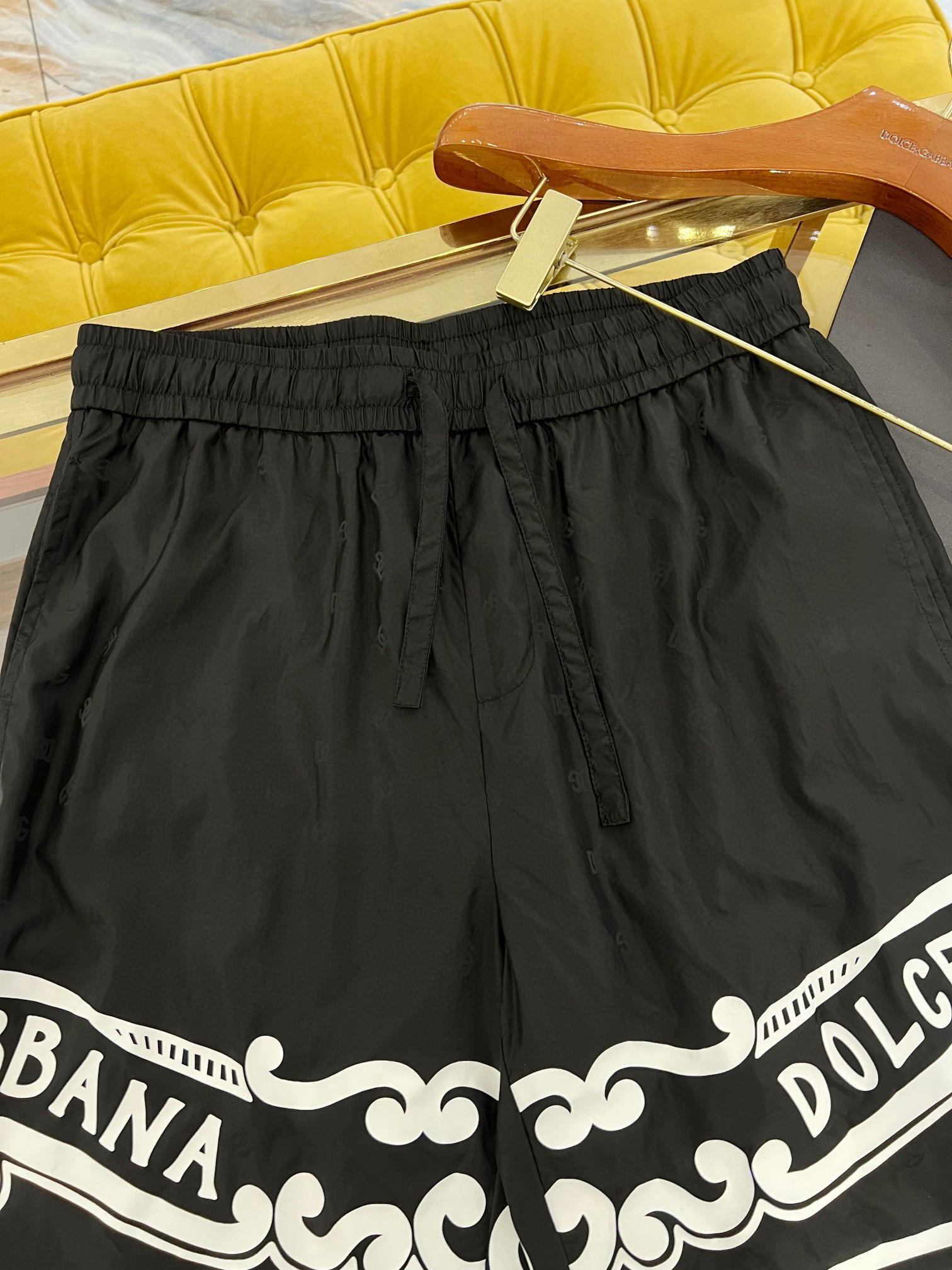 Bộ, set hè Dolce Gabbana DG Đen logo kẻ viền Trắng Like Auth VTN