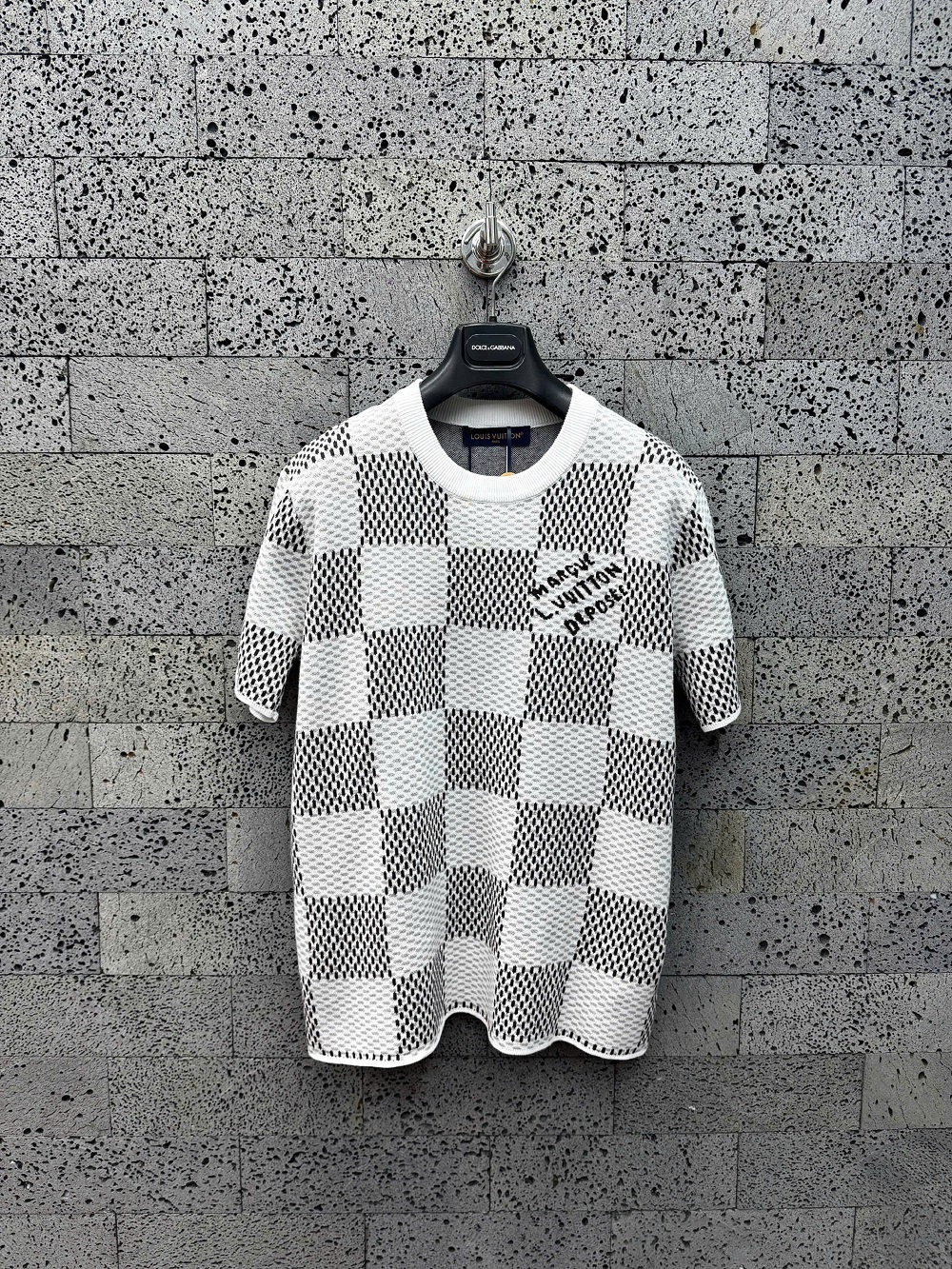 Áo phông T-shirt len Louis Vuitton LV Trắng họa tiết chấm ô phối Đen Like Auth on web VTN