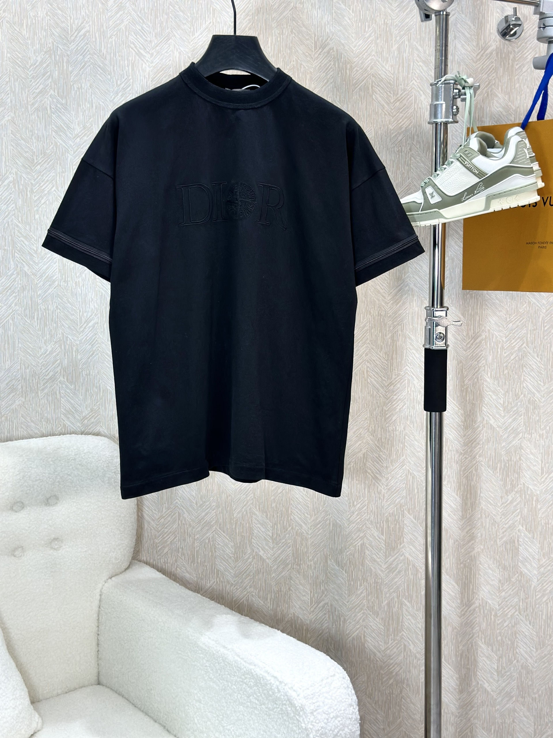 Áo phông T-shirt Dior Đen logo chữ thêu ngực Like Auth on web VTN