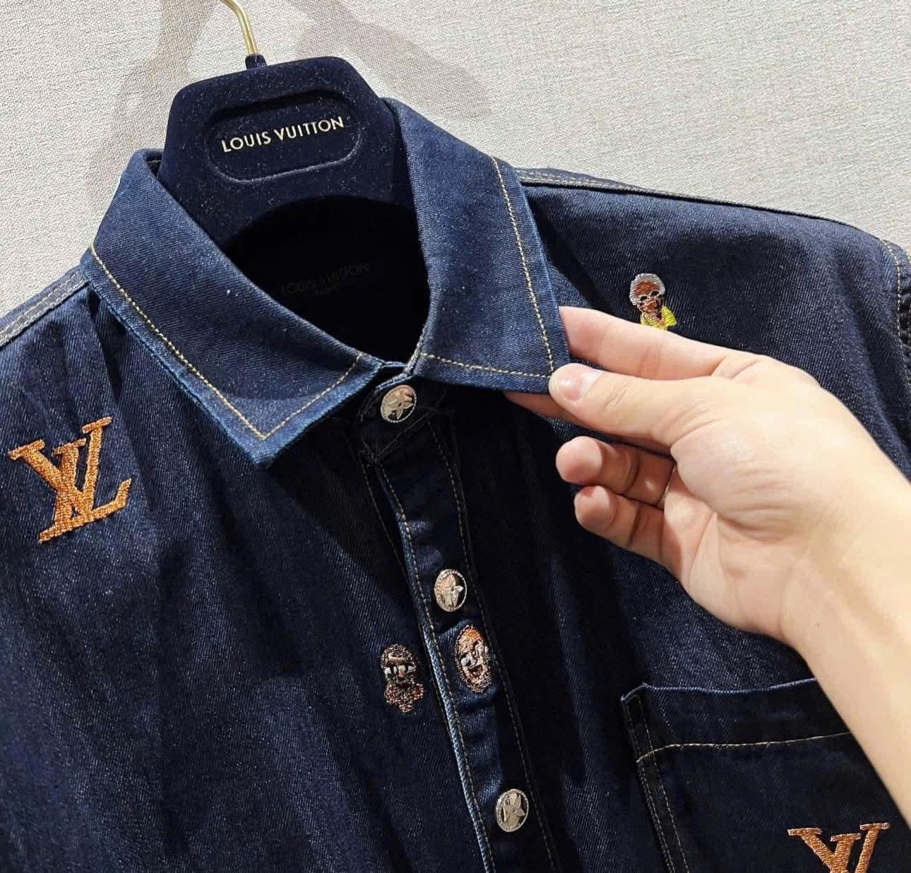 Áo sơ mi dài tay Louis Vuitton LV Xanh họa tiết thêu Sơn tùng Like Auth on web VTN