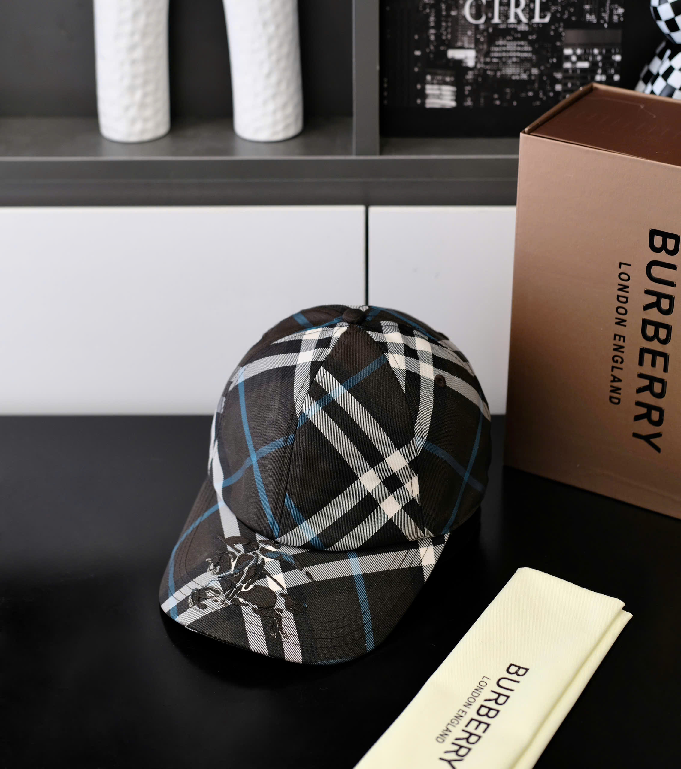 Mũ lưỡi trai, nón kết Burberry BBR Đen kẻ sọc logo ngựa thêu Like Auth fullbox DDT