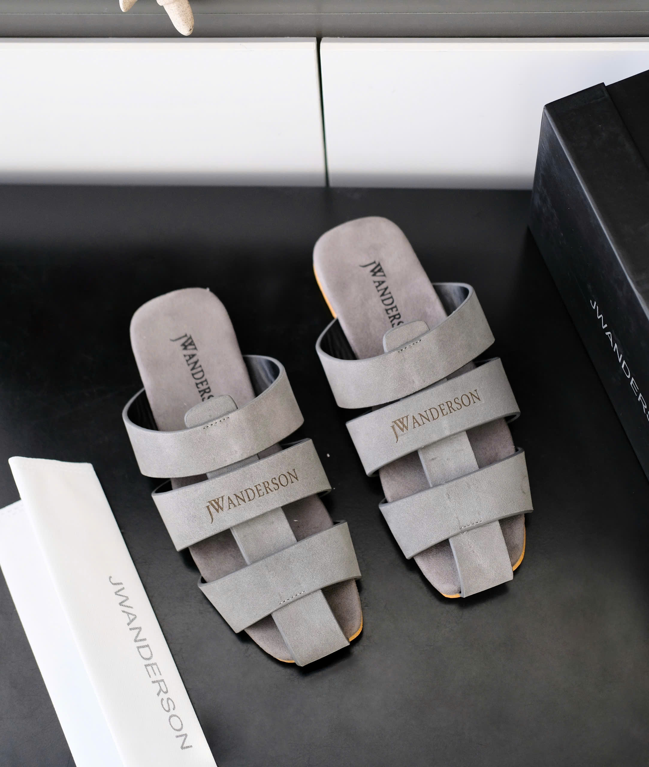 Dép rọ sandal Jw Anderson Xám da lộn Like Auth fullbox DDT