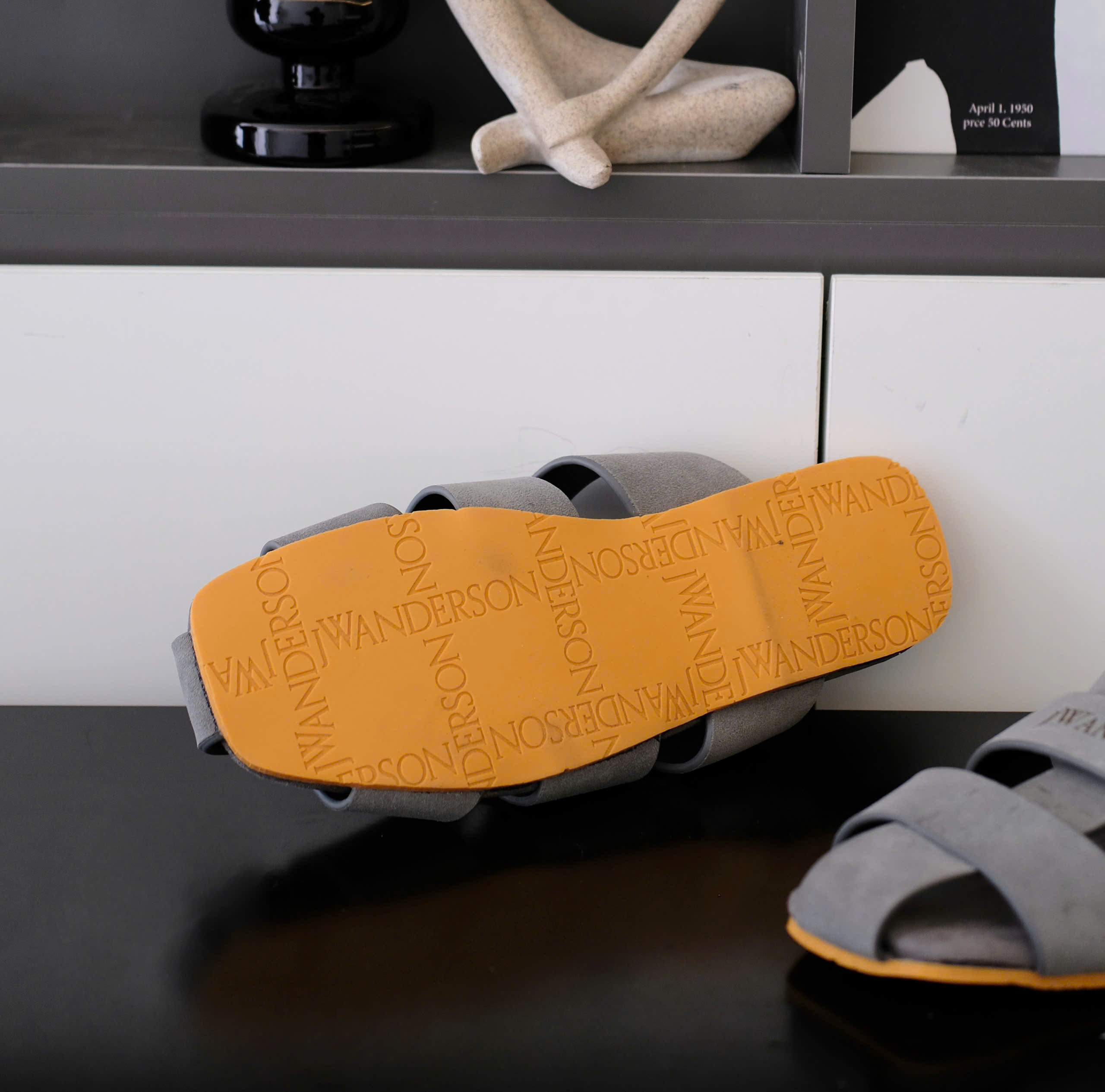 Dép rọ sandal Jw Anderson Xám da lộn Like Auth fullbox DDT