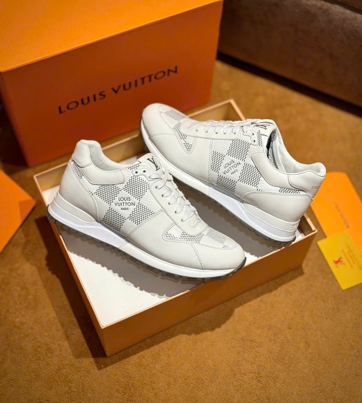 Giày sneaker Louis Vuitton LV Trắng họa tiết caro Like Auth fullbox DDT