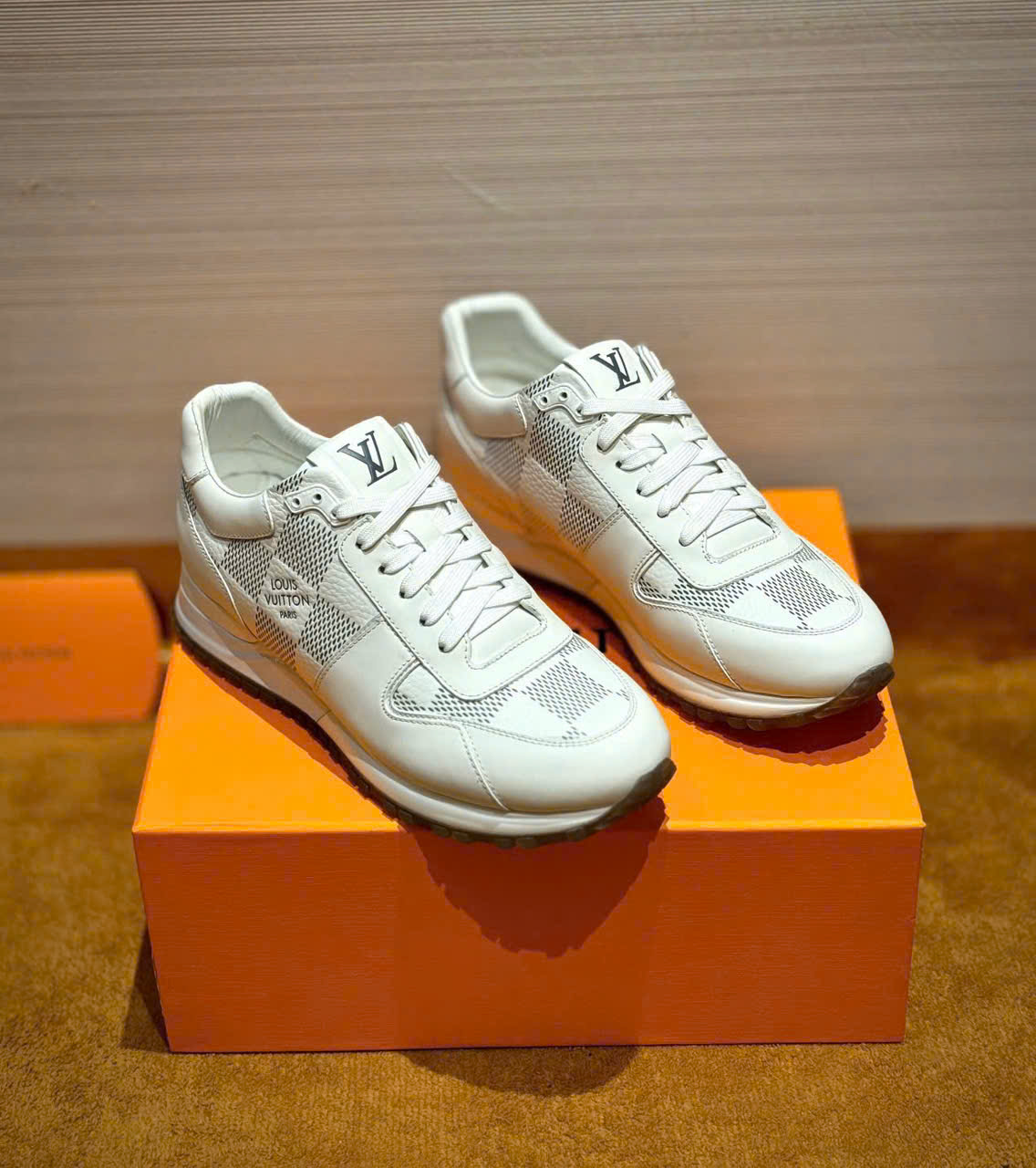 Giày sneaker Louis Vuitton LV Trắng họa tiết caro Like Auth fullbox DDT