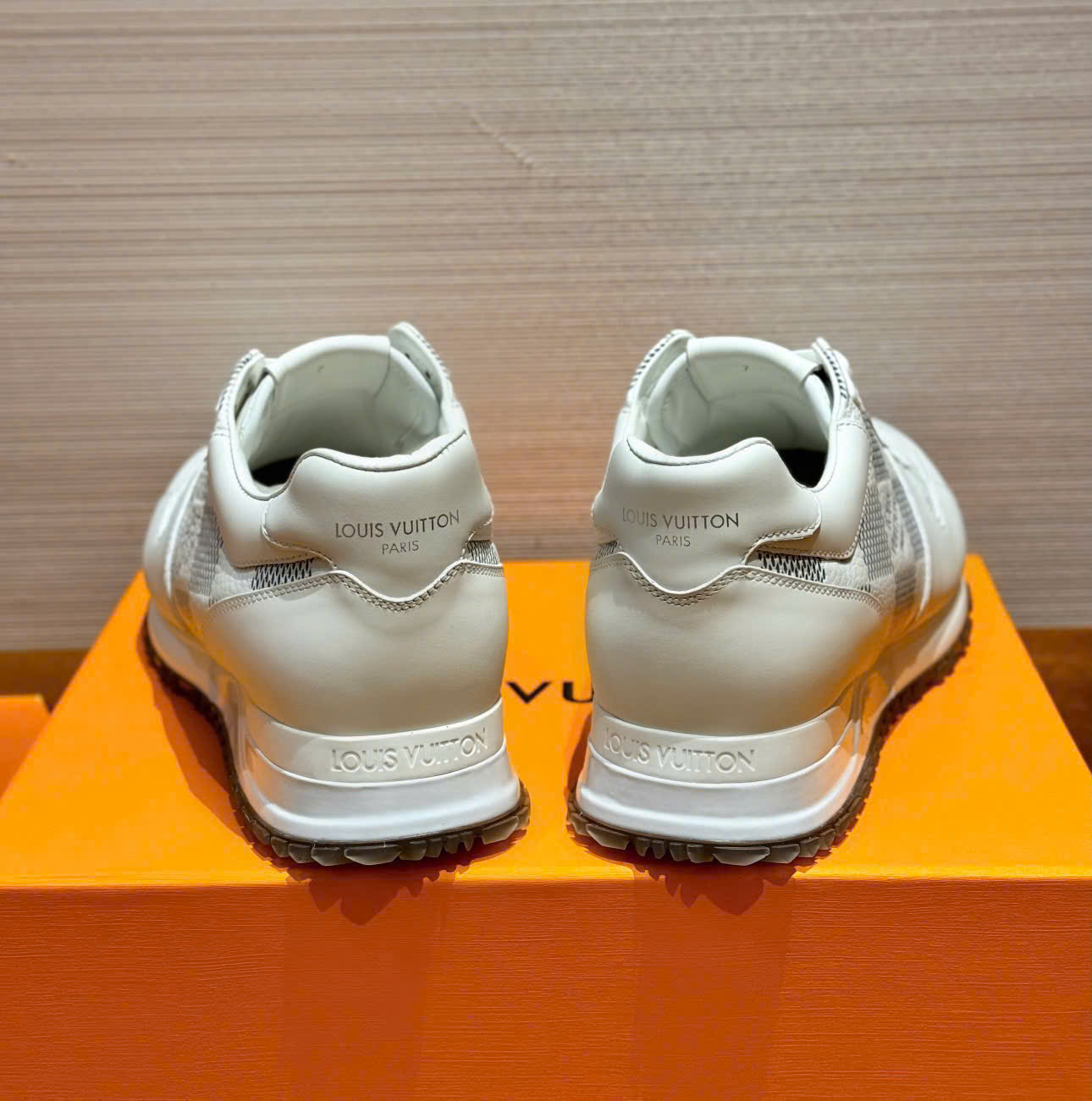 Giày sneaker Louis Vuitton LV Trắng họa tiết caro Like Auth fullbox DDT