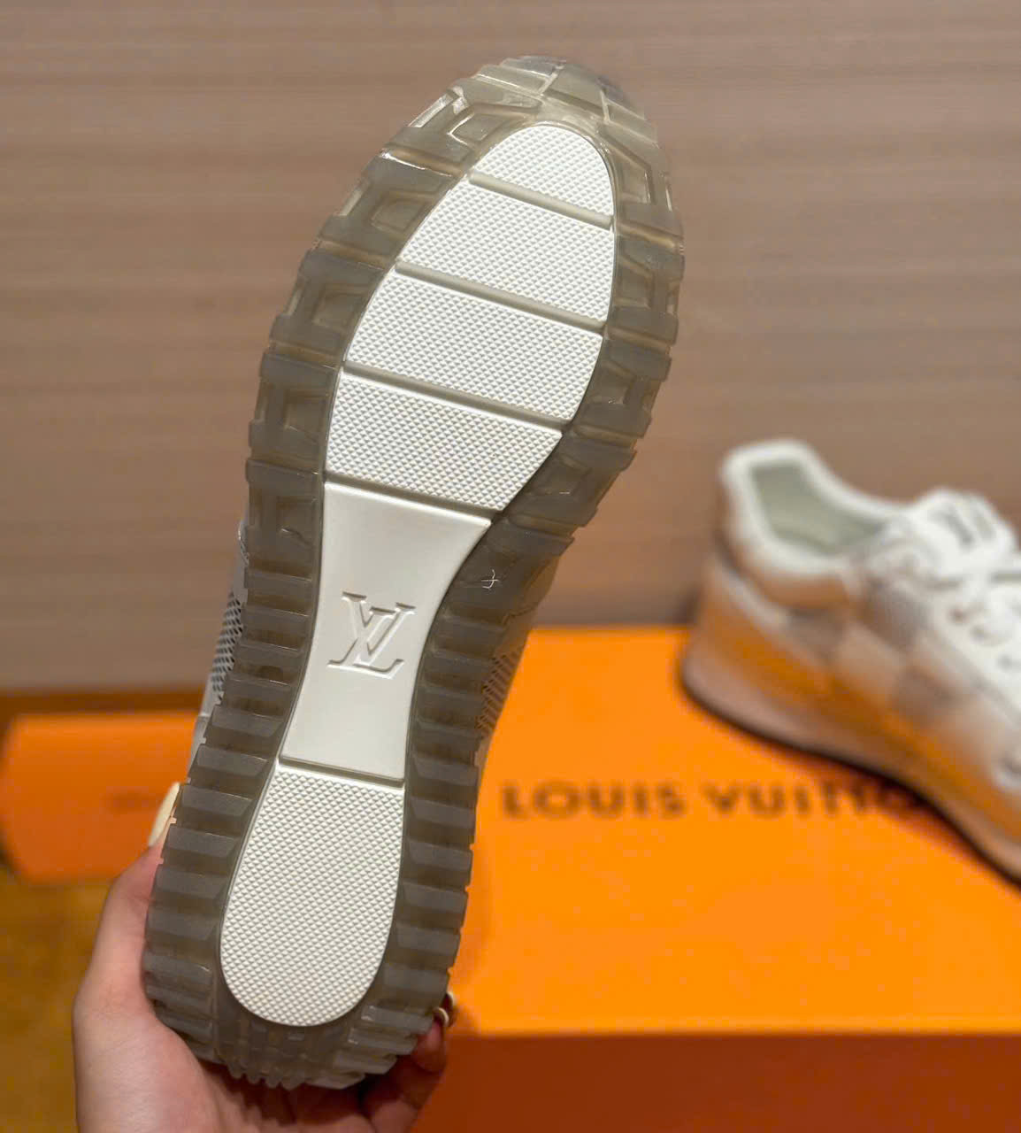 Giày sneaker Louis Vuitton LV Trắng họa tiết caro Like Auth fullbox DDT