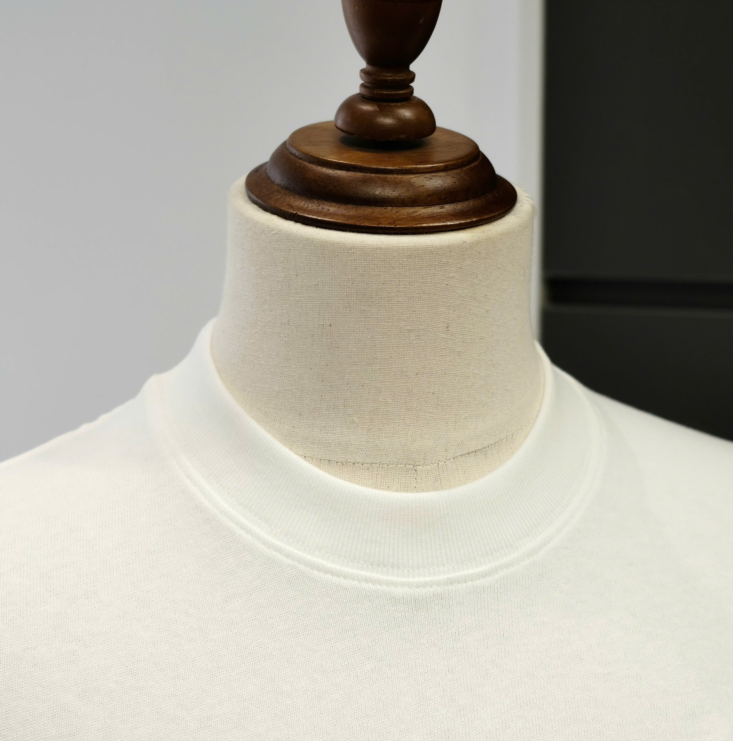 Áo phông T-shirt Dior CD Trắng logo chữ thêu nổi ngực Like Auth DDT