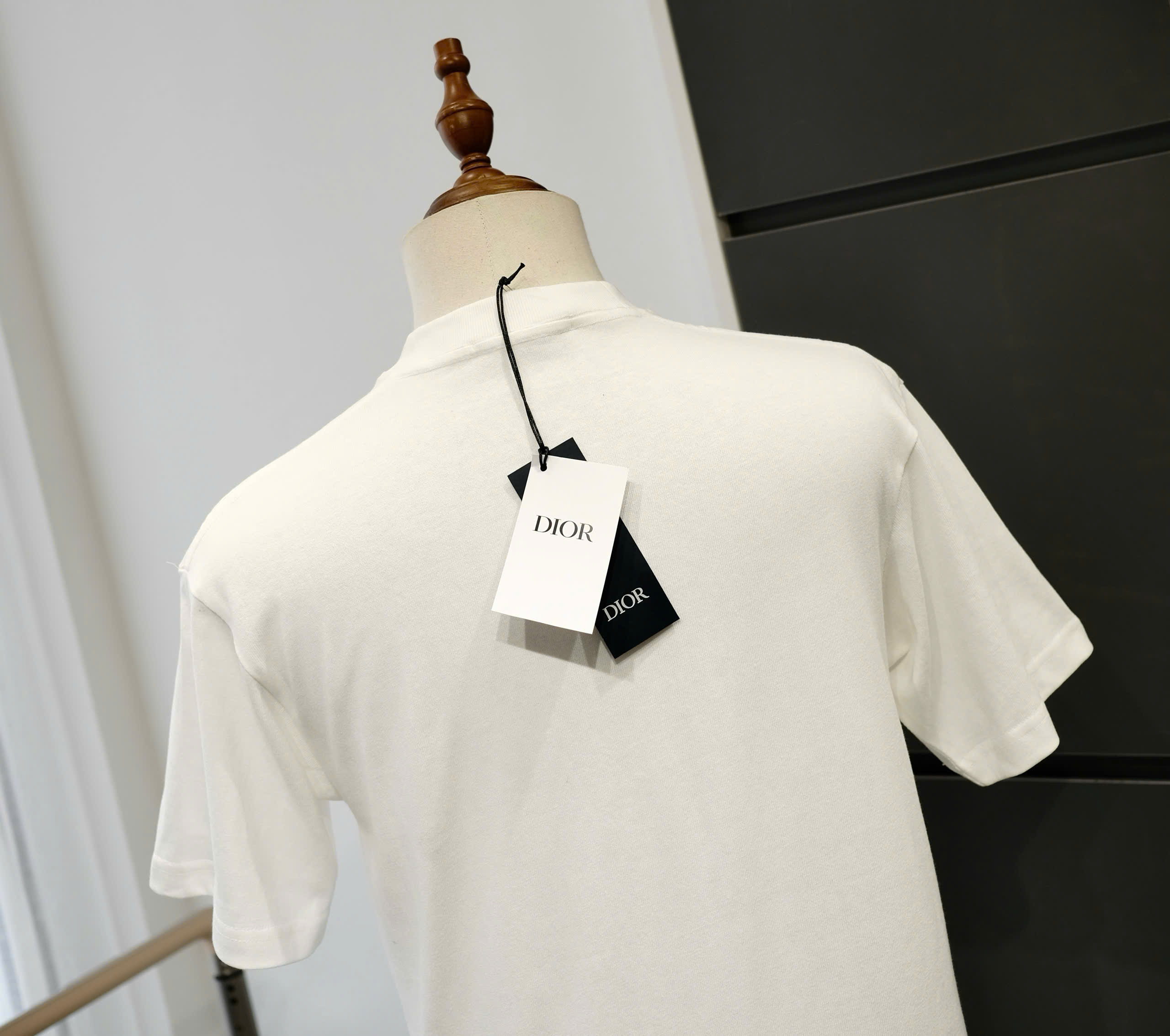 Áo phông T-shirt Dior CD Trắng logo chữ thêu nổi ngực Like Auth DDT