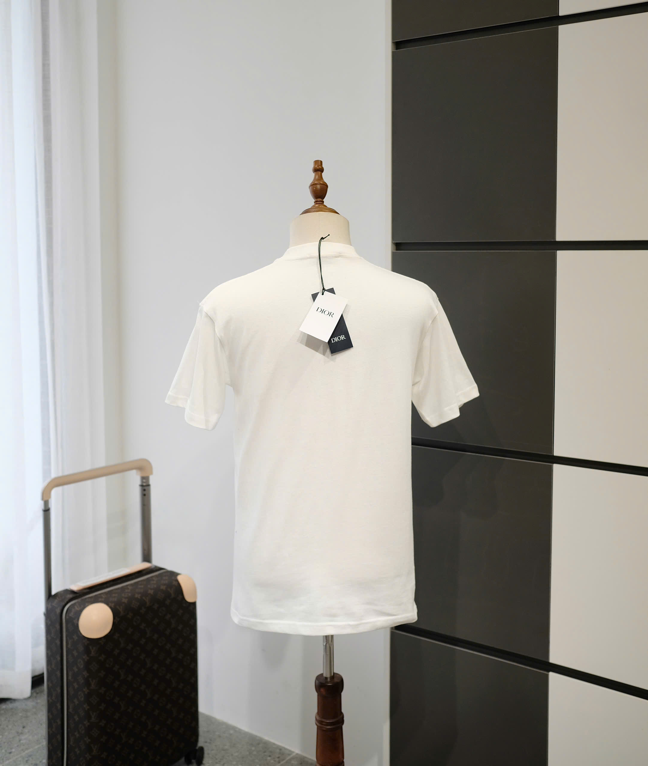 Áo phông T-shirt Dior CD Trắng logo chữ thêu nổi ngực Like Auth DDT