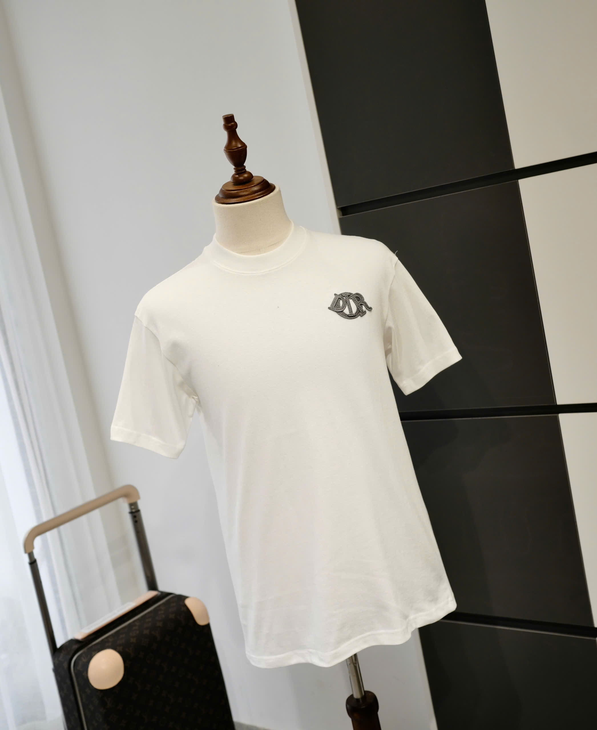 Áo phông T-shirt Dior CD Trắng logo chữ thêu nổi ngực Like Auth DDT