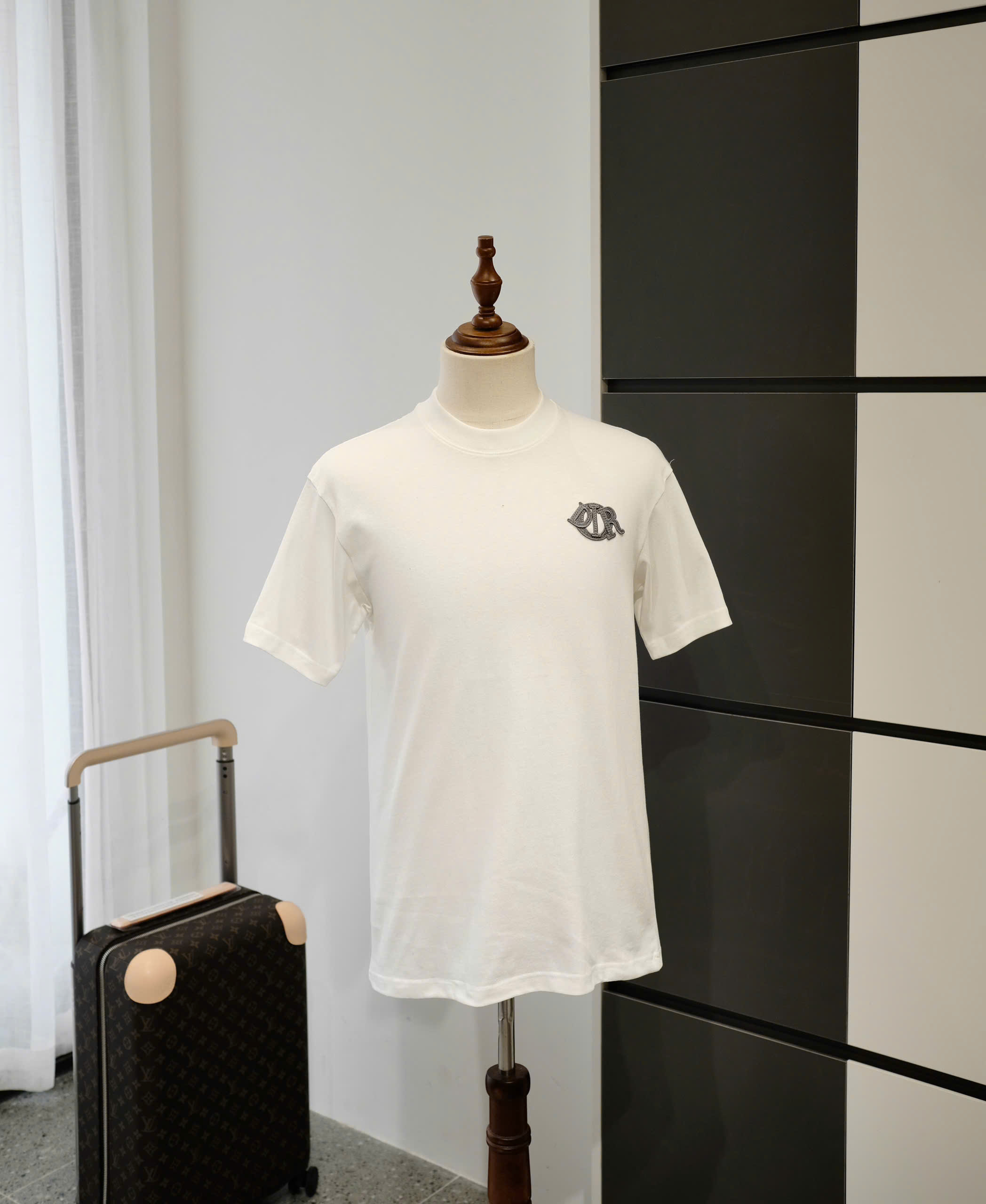 Áo phông T-shirt Dior CD Trắng logo chữ thêu nổi ngực Like Auth DDT