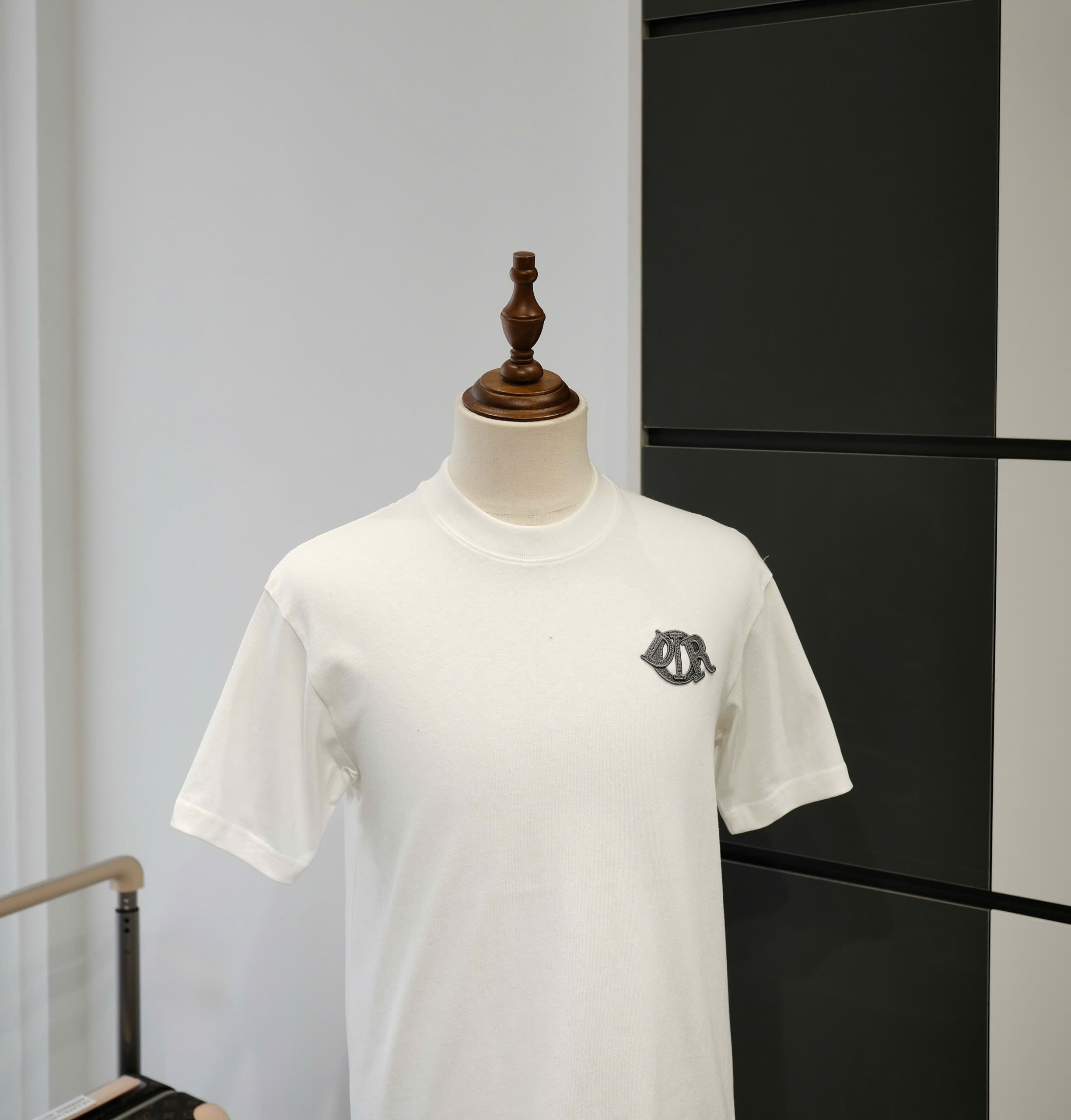 Áo phông T-shirt Dior CD Trắng logo chữ thêu nổi ngực Like Auth DDT