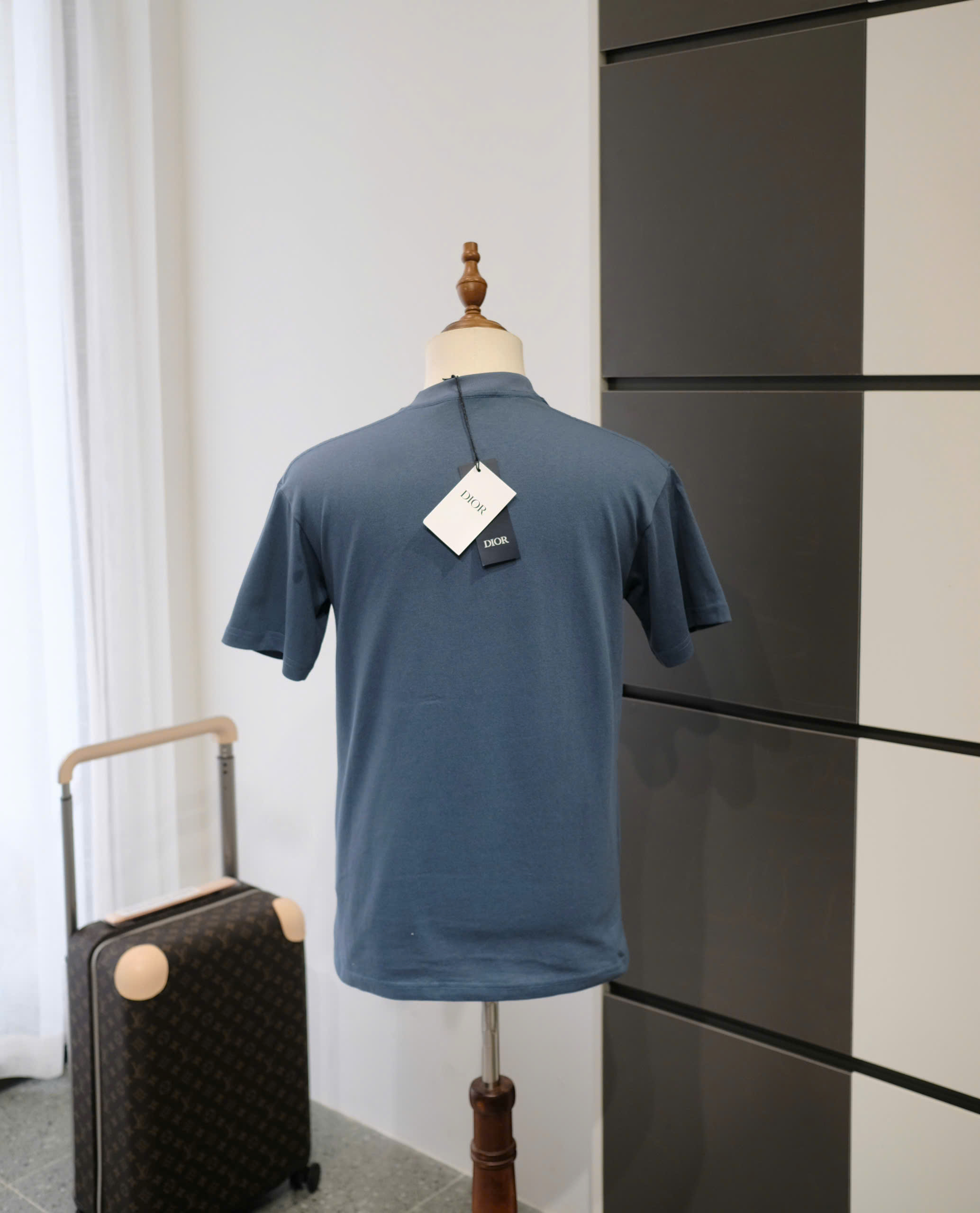 Áo phông T-shirt Dior CD Xanh than logo chữ thêu nổi ngực Like Auth DDT