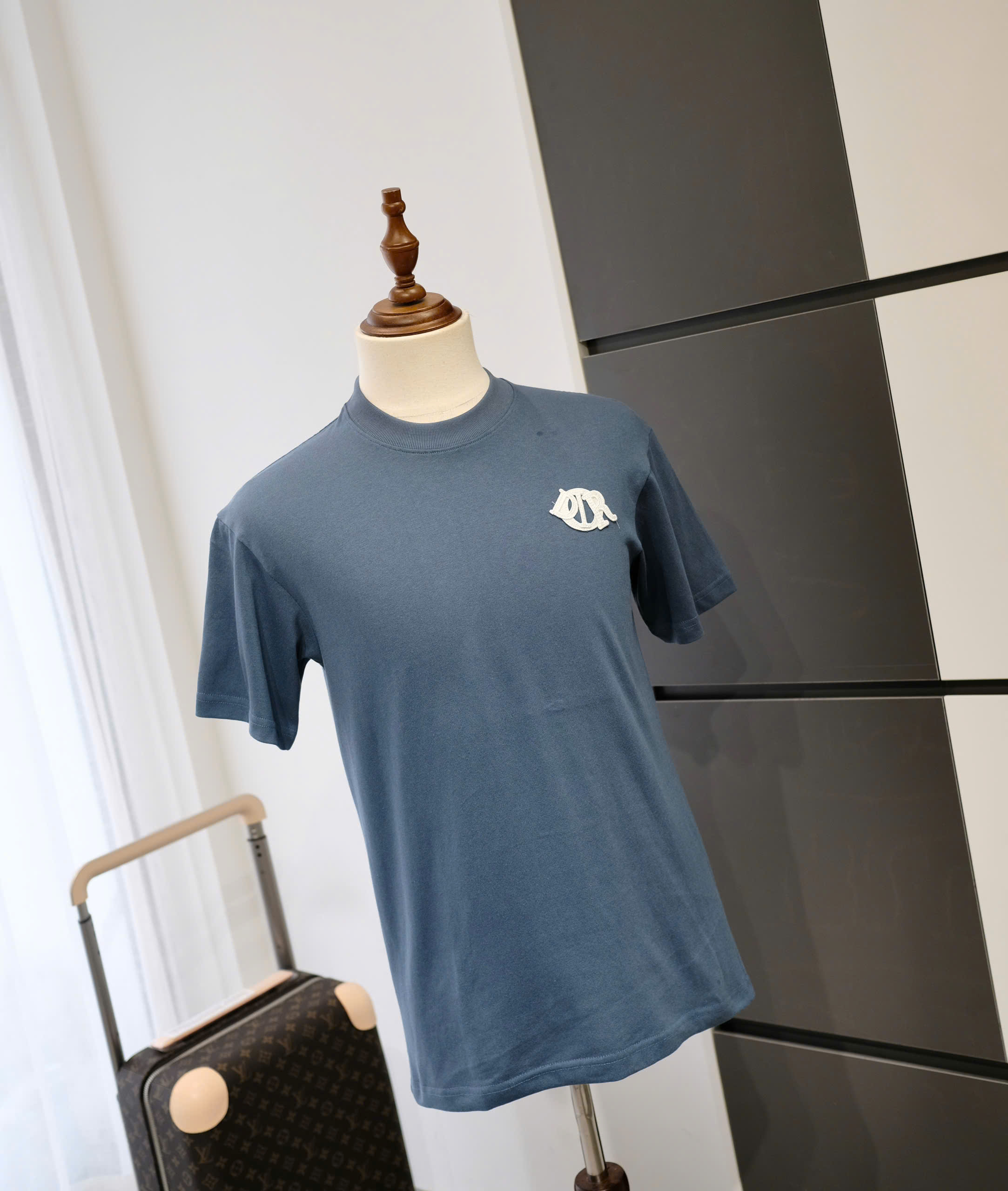 Áo phông T-shirt Dior CD Xanh than logo chữ thêu nổi ngực Like Auth DDT