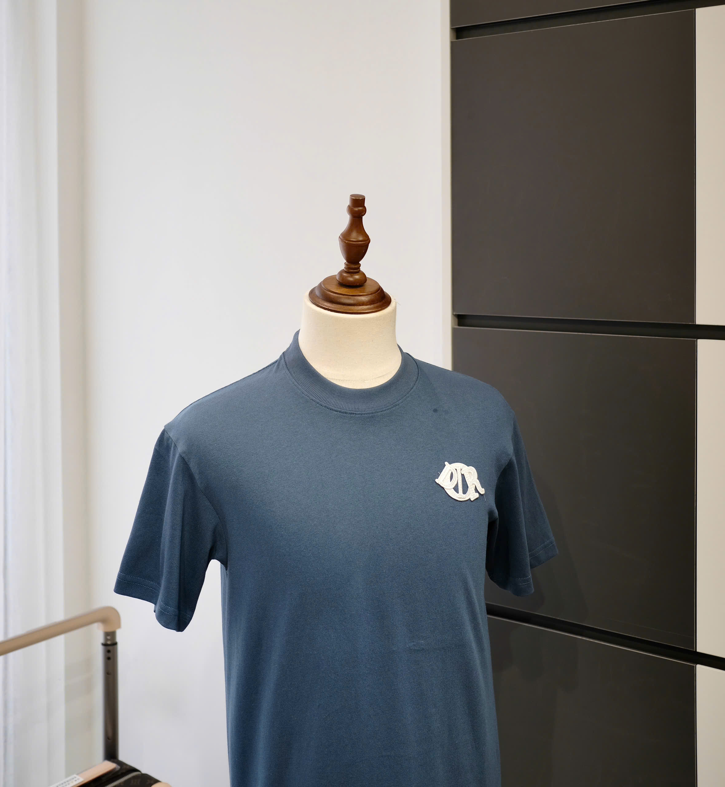 Áo phông T-shirt Dior CD Xanh than logo chữ thêu nổi ngực Like Auth DDT