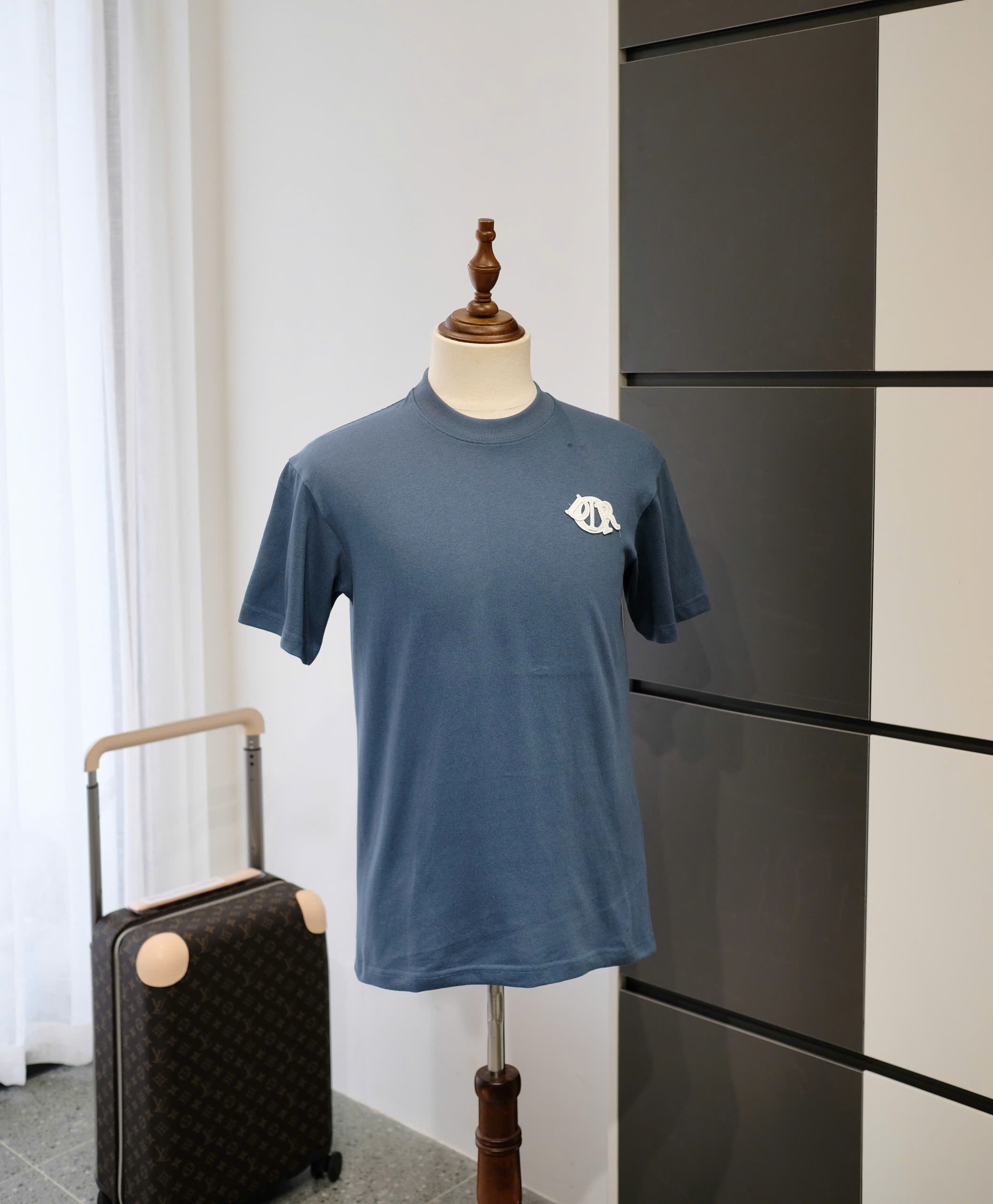 Áo phông T-shirt Dior CD Xanh than logo chữ thêu nổi ngực Like Auth DDT